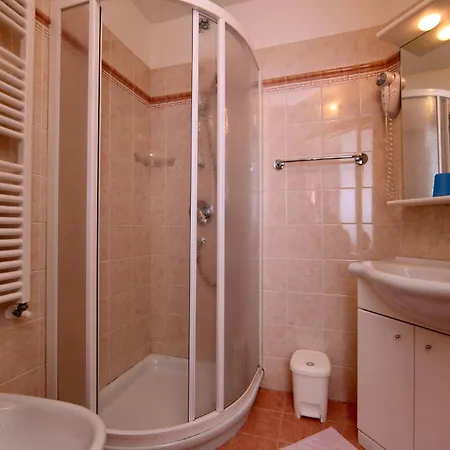 Cesa Mattias - A Σπίτι διακοπών